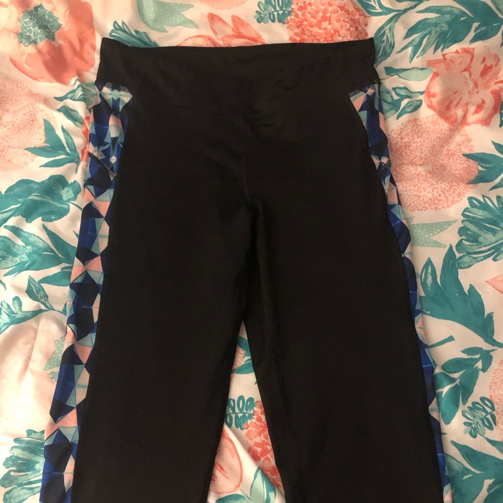 Multi-colored Athletic Cropped Leggings